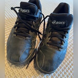 Women’s softball turf shoes/cleats